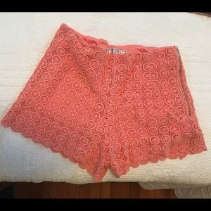 SHORTS - Light Pink Crochet